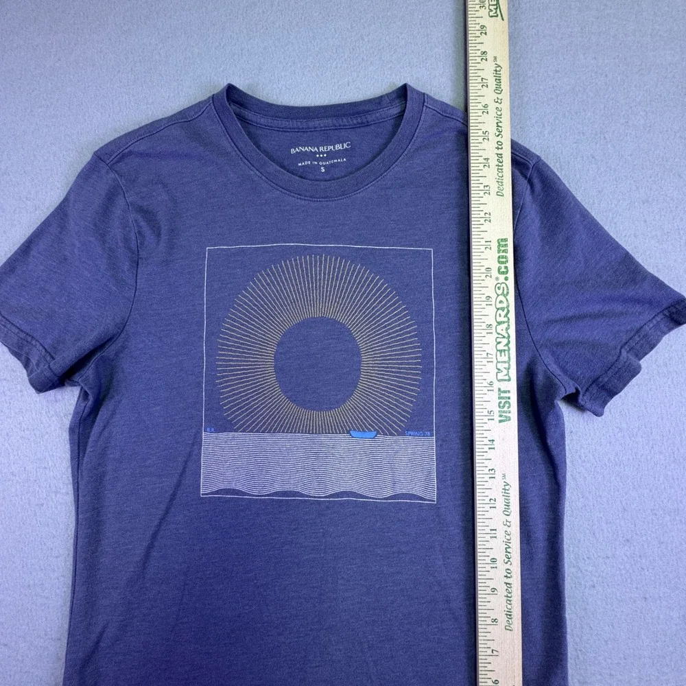 Banana Republic Shirt Men's Small Navy‎ Blue Graphic T-Shirt Spring 78 Sun Boat